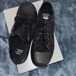 Paris Low Top Sneaker